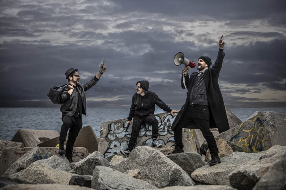 Volver a Madryn // Miquel Malirach, Adrián de Núñez, Felipe Cabezas, Alba Florejachs